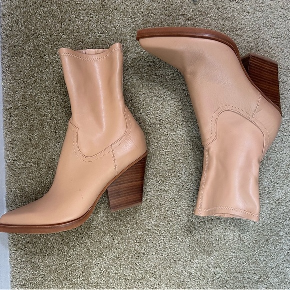 Dolce Vita Boyd tan faux leather block heel ankle boot - size 8.5 - Picture 3 of 10